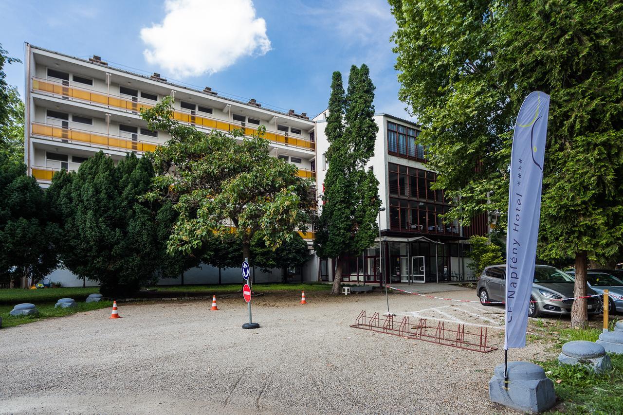 Ce Napfeny Hotel Siofok Dış mekan fotoğraf